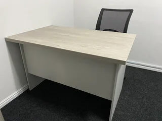 CUSTOM MADE MANAGEMENT OFFICE DESK