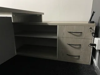 CUSTOM MADE MANAGEMENT OFFICE DESK