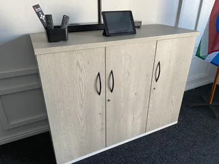 10 SEATER BOARDROOM TABLE