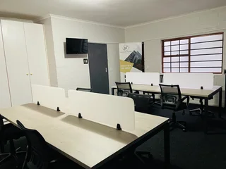 WORKSTATION CLUSTER DESKS