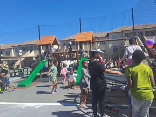 Ref:215 Ground Floor, 1 Bedr, 1 Bathr, O/Plan lounge-kitchen, 1 carport