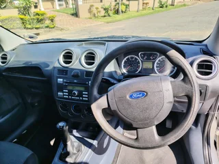  2016 - FORD IKON 1.6i AMBIENTE 