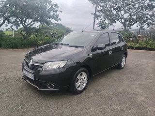  2015 MODEL - RENAULT SANDERO 900T DYNAMIQUE 