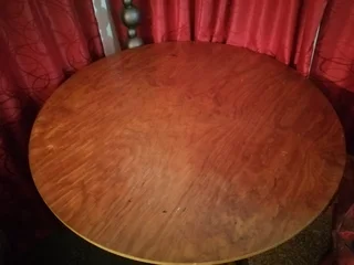 Round Dinner Table