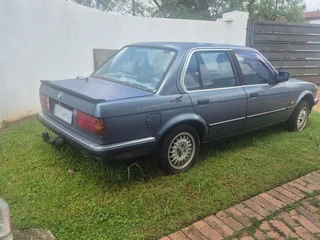 1988 BMW 325i E30 – 5-Speed Manual – Silver Bumpers