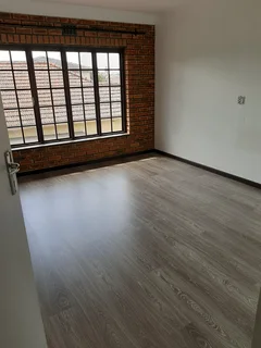 Big room. Built-in cupboards. Rent includes W &amp; E. Safe parking via gate with remote.  Free WiFi