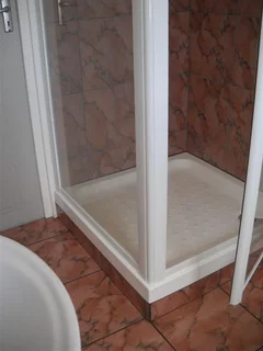 Big room. Built-in cupboards. Rent includes W &amp; E. Safe parking via gate with remote.  Free WiFi