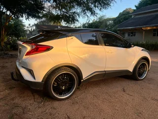 2020 Toyota C-HR Hatchback 1.2 Plus