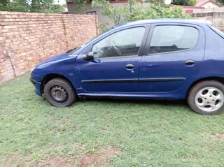 2002 Peugeot 206 Hatchback for sale as non runner read ad.