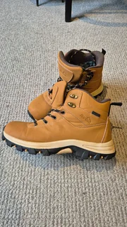 Hiking Boots_Peter Storm