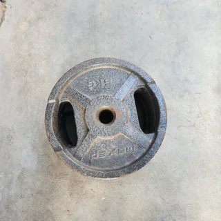 2x5kg Gym Weight Plates for Sale! R250 for 2 or R450 for 4