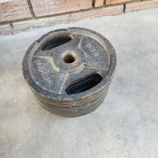 2x5kg Gym Weight Plates for Sale! R250 for 2 or R450 for 4