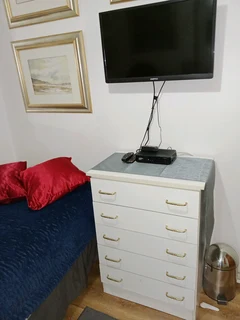 House FULLY FURNISHED TO SHARE IN SECURITY COMPLEX PARKING INSIDE COMPLEX AVAILABLE.