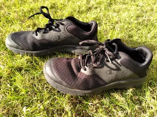 Black Champion Branded Takkies - Uk Size 5 1/2 (usa 7) - Like New