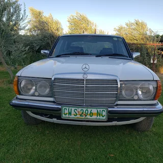 Mercedes Benz 230E