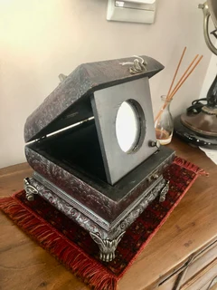 Antque Style Box With Pull Out Mirror And Paw Feet
