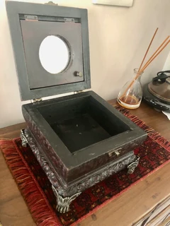 ANTQUE STYLE BOX WITH PULL OUT MIRROR AND PAW FEET