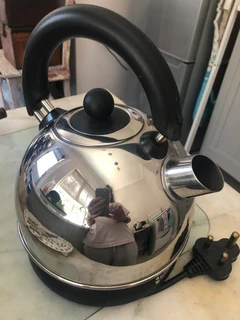 SAFEWAY ELECTRIC CORDLESS CHR KETTLE