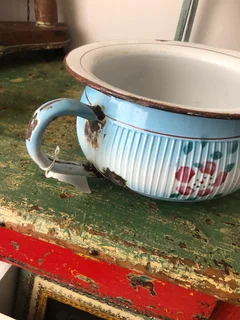 EARLY 1900 CHAMBER POT IN DECORATED ENAMEL
