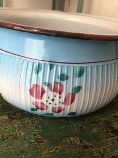 EARLY 1900 CHAMBER POT IN DECORATED ENAMEL