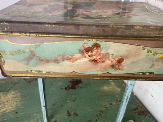 C1900 MAZAWATTE 3lb TEA TIN WITH CHERUBS.DOUBLE LID