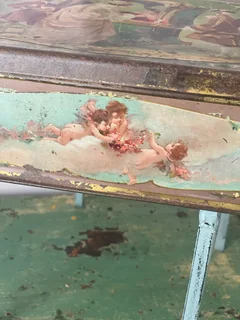 C1900 MAZAWATTE 3lb TEA TIN WITH CHERUBS.DOUBLE LID