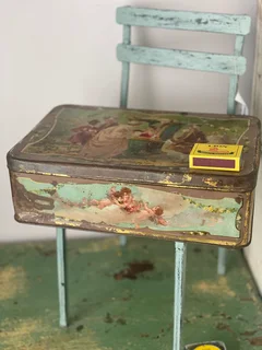 C1900 MAZAWATTE 3lb TEA TIN WITH CHERUBS.DOUBLE LID