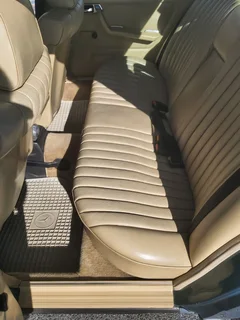 1984 Mercedes-Benz W123 Sedan