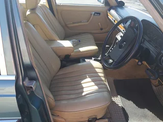 1984 Mercedes-Benz W123 Sedan