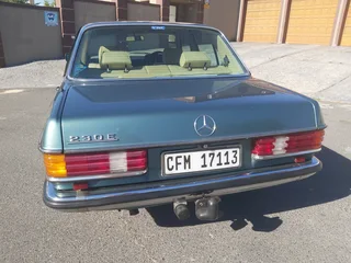 1984 Mercedes-Benz W123 Sedan