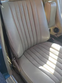 1984 Mercedes-Benz W123 Sedan