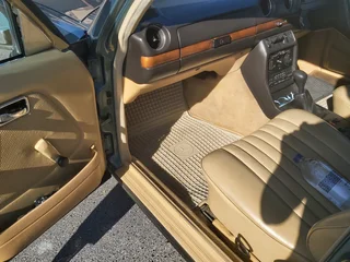 1984 Mercedes-Benz W123 Sedan