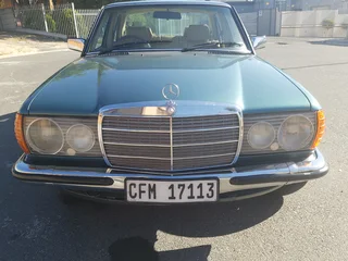 1984 Mercedes-Benz W123 Sedan