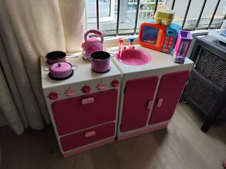 Play kitchen with accessories