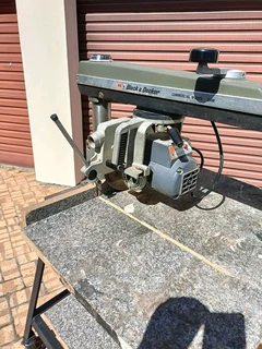 Radial arm saw