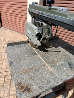 Radial arm saw