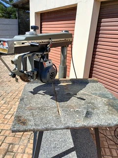 Radial arm saw