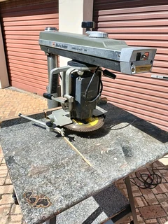 Radial arm saw