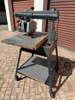 Radial arm saw
