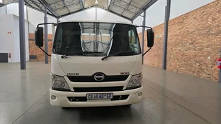 Toyota Hino 300 Automatic