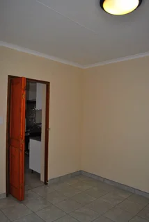 Flat to rent, Rooihuiskraal, Centurion