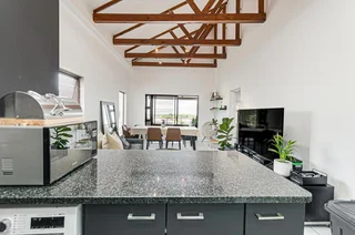 2bed 2bath apartment  for rent in Bryanston R15,000p.m To view 0827554433