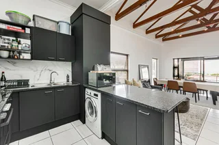 2bed 2bath apartment  for rent in Bryanston R15,000p.m To view 0827554433