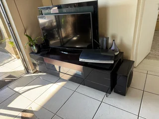 2bed 2bath for sale in Bryanston. To view, please contact 0827554433