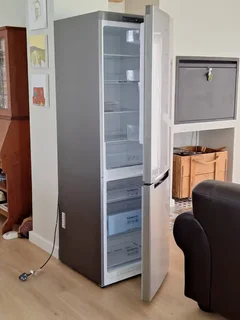 Samsung 328L refrigerator RB33J3011SA, bottom freezer with cold pack