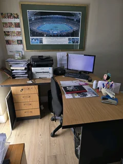 L-shape desk with 3 drawers