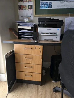 L-shape desk with 3 drawers