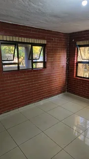 Bachelor Outbuilding Available in Hayfields, Pmb