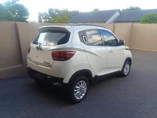 2016 Mahindra KUV 100 Hatchback