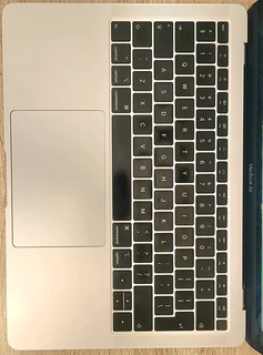 MacBook Air Retina 2019 | 13 inch | 8GB RAM | 128GB Storage | Cycle count: 220 | Non neg